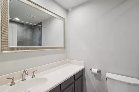 Bath - 3801 Gilbert Ave #A, Dallas, TX 75219 photo 6 of 7