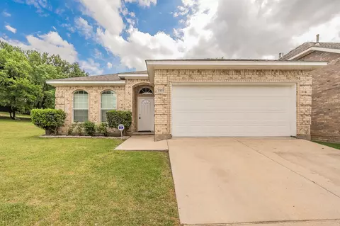 2301 Springmere Dr, Arlington, TX 76012