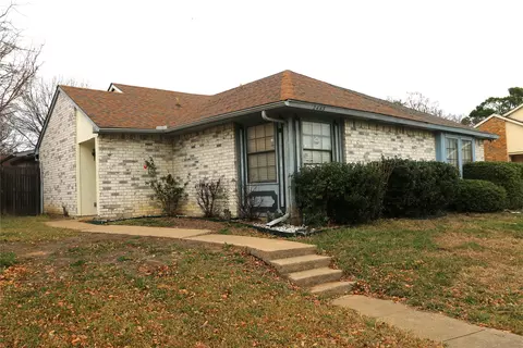2443 Limestone Dr, Arlington, TX 76014