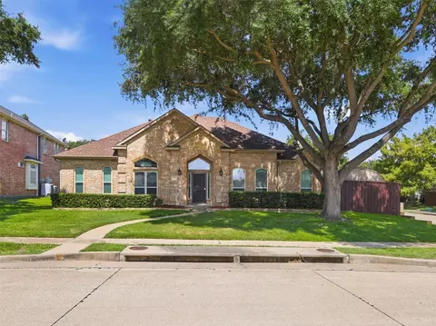 7517 Silver Lake Dr, Rowlett, TX 75089