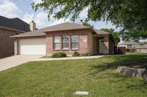 6525 Willow Oak Ct, Fort Worth, TX 76112