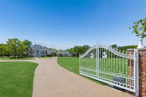 Exterior - 385 Meadow View Dr, Argyle, TX 76226 photo 1 of 7