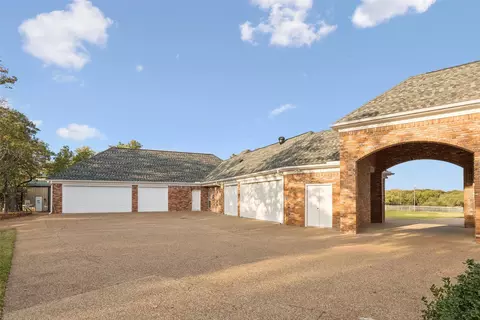 Exterior - 385 Meadow View Dr, Argyle, TX 76226 photo 7 of 7