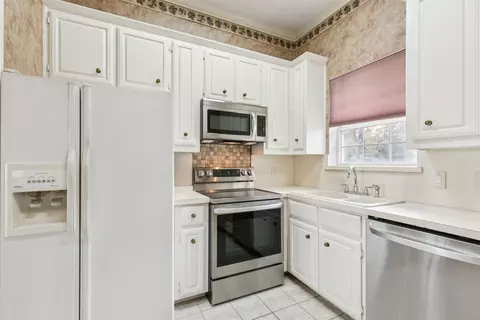 Kitchen - 385 Meadow View Dr, Argyle, TX 76226 photo 3 of 3
