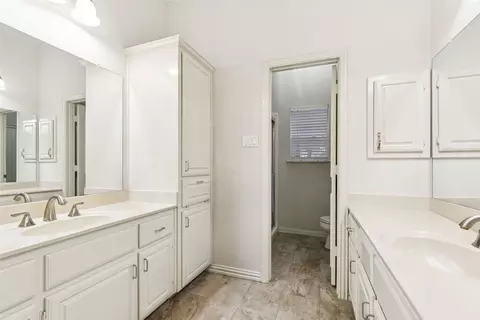 Bath - 385 Meadow View Dr, Argyle, TX 76226 photo 3 of 3