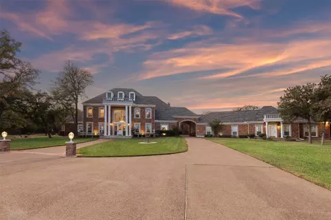 Exterior - 385 Meadow View Dr, Argyle, TX 76226 photo 2 of 7