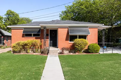 2961 Marys Ln, Fort Worth, TX 76116