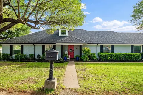 1017 S Nolan River Rd, Cleburne, TX 76033