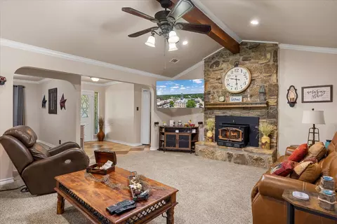 309 Willow Creek Ln, Springtown, TX 76082