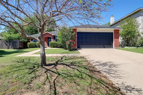 1305 Highcrest Dr, Burleson, TX 76028
