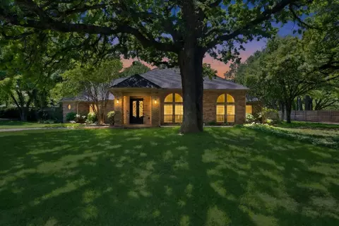2900 Oak Trail Ct, Arlington, TX 76016