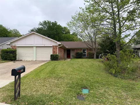 2904 Steve Dr, Hurst, TX 76054