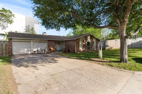 3721 French Wood Dr, Arlington, TX 76016