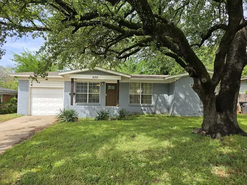 6313 Greenlee St, Fort Worth, TX 76112
