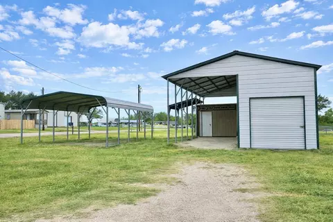 395 Holiday Village Dr, Quitman, TX 75783
