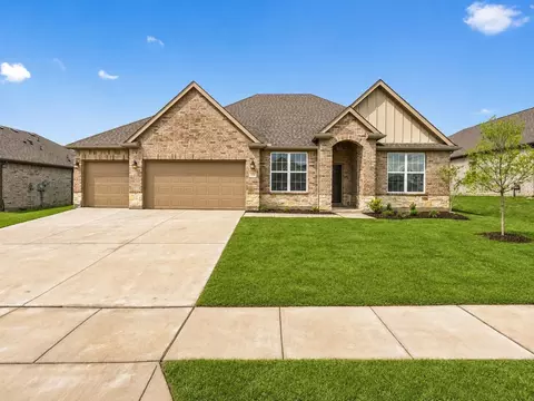 215 Saddletree Dr, Nevada, TX 75173
