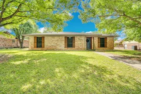 3003 Linda Dr, Ennis, TX 75119