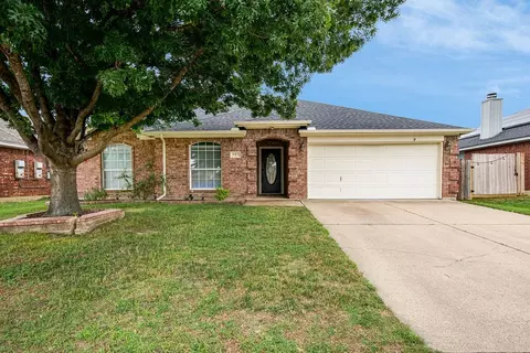 943 Morgan Dr, Burleson, TX 76028