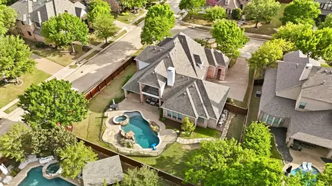 781 Lark St, Lantana, TX 76226