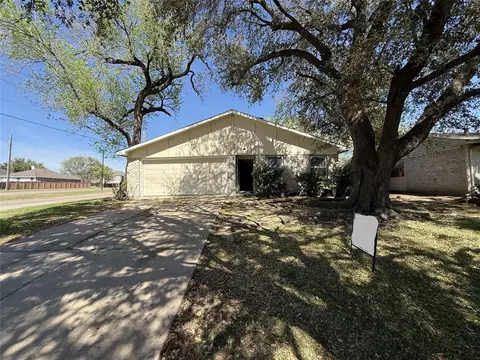 5002 Longhorn Trl, Garland, TX 75043