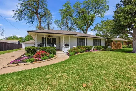 3241 Lockmoor Ln, Dallas, TX 75220