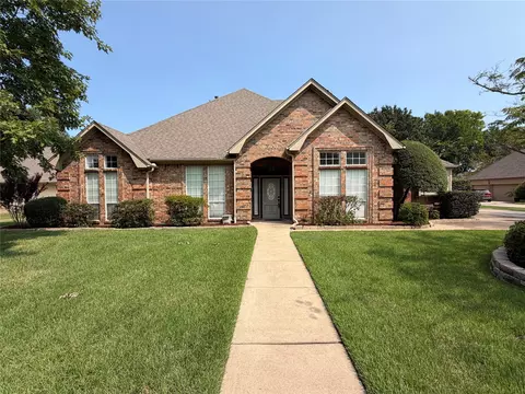 2865 Oak Creek Dr, Paris, TX 75462