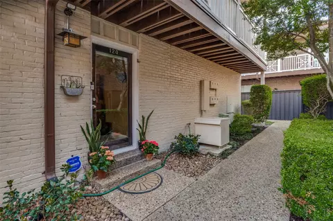 5930 Sandhurst Ln #120, Dallas, TX 75206