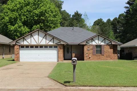 9021 Hollow Bluff Dr, Haughton, LA 71037