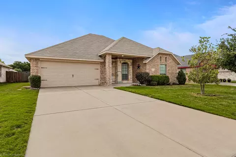 144 Birdsong Ln, Terrell, TX 75160