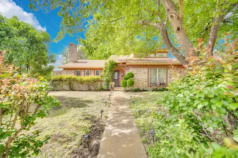 2902 Green Oaks Dr, Garland, TX 75040