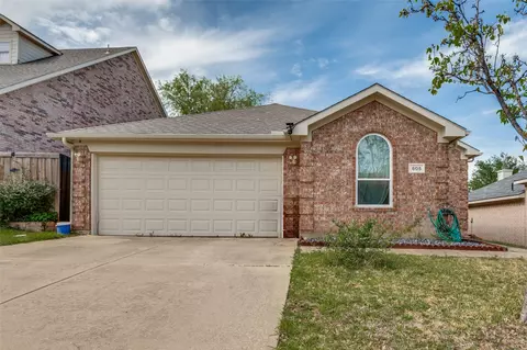 Exterior - 805 E Huitt Ln, Euless, TX 76040 photo 2 of 2