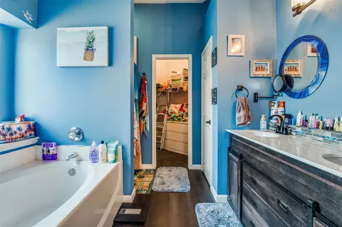 Bath - 805 E Huitt Ln, Euless, TX 76040 photo 3 of 4