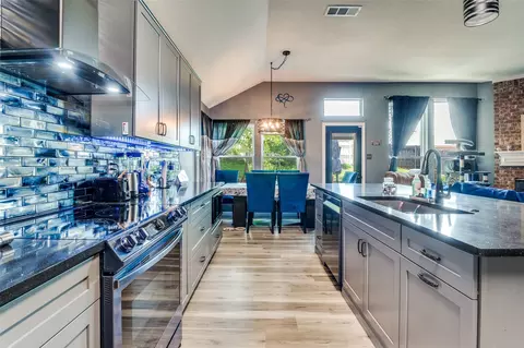 Kitchen - 805 E Huitt Ln, Euless, TX 76040 photo 5 of 5
