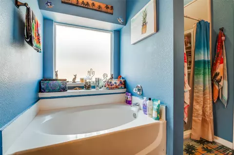 Bath - 805 E Huitt Ln, Euless, TX 76040 photo 1 of 4