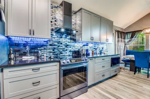 Kitchen - 805 E Huitt Ln, Euless, TX 76040 photo 4 of 5