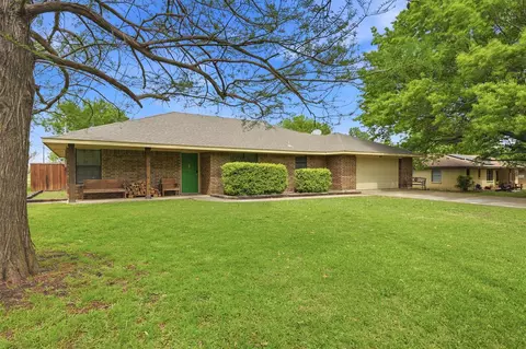 201 N Brown St, Tom Bean, TX 75489