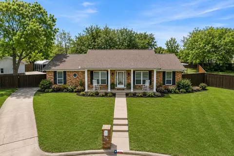 628 Robindale Ct, Bedford, TX 76022
