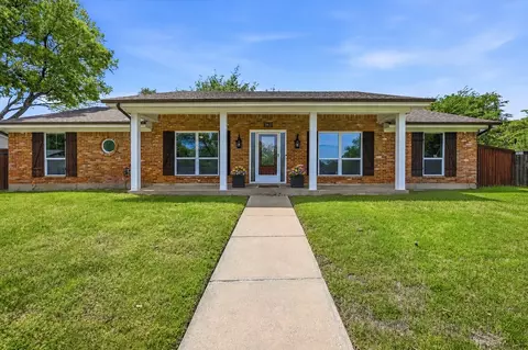 628 Robindale Ct, Bedford, TX 76022