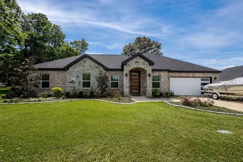 211 Kelly Ln, Seven Points, TX 75143