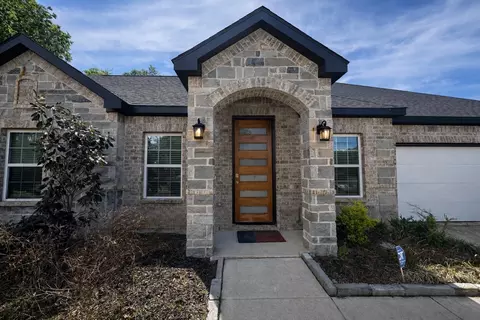 211 Kelly Ln, Seven Points, TX 75143