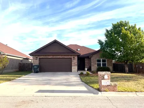 818 Great Waters Dr, Abilene, TX 79602