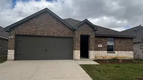 800 Barton Dr, Ennis, TX 75119