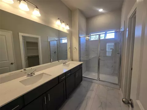 Bath - 331 E Hull St, Denison, TX 75021 photo 2 of 3