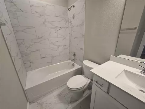 Bath - 331 E Hull St, Denison, TX 75021 photo 3 of 3