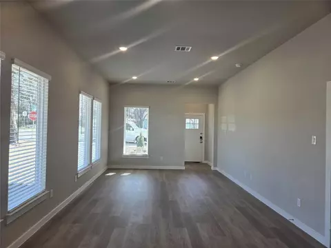 Living - 331 E Hull St, Denison, TX 75021 photo 3 of 4