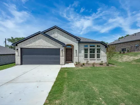 1537 Dresser St, Graham, TX 76450