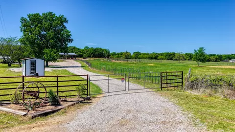 7278 Ellis Dr, Weatherford, TX 76088