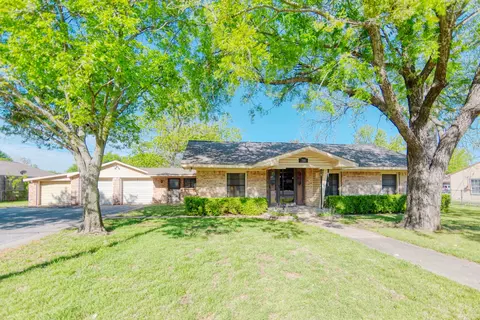 700 S Washington St, Pilot Point, TX 76258