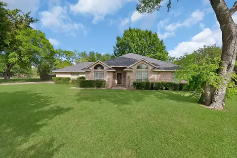 422 Shadowwood Trl, Ovilla, TX 75154