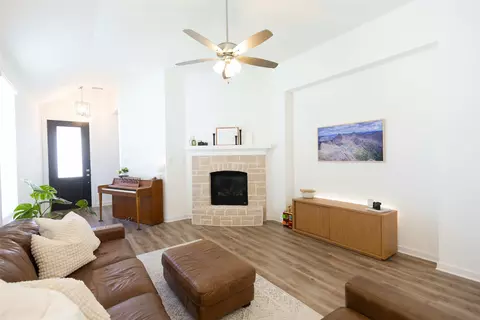 3918 Southbend Ct, Denison, TX 75020